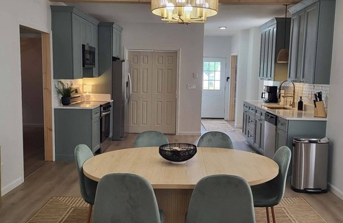 Henderson Apartment | The Mint Julep! 3BD 2BA Next to Brewery
