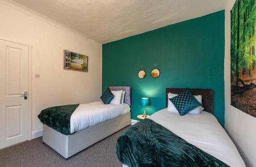 Hull Apartment | The Miracle Spacious 2 Bedroom 3 Beds Central Hull