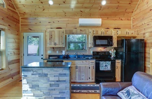 Murphy Cabin | The Misty Blue Mountain Retreat