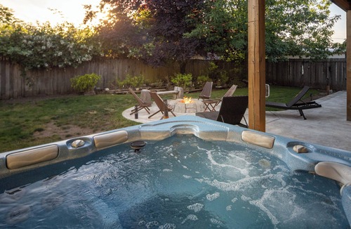 Bethel-Danebo House | The Mixture: Enjoy a hot tub, fire pit, and outdoor dining in Eugene!