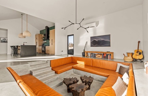 Yucca Valley House | The Moasis - 5 acre Modern w Pool & Spa