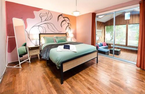 Eugene House | The Mod Pod- 2BR, sunroom, gazebo