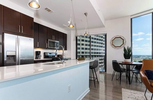 Texas Medical Center Apartment | The Modern Chic | TMC | RICE | Hermann Park | NRG