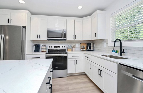 Kannapolis House | The Modern Getaway, 3-bedroom house in Kannapolis ✨