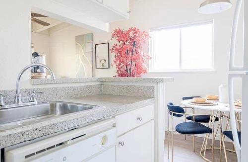 North University Apartment | The Modern | New Unit | Central ATX | 55" Roku TV