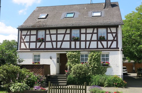 Irmenach Apartment | The "Mohnblume" vacation apartment impresses with its cozy atmosphere.