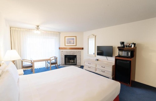 Pacific Grove Hotel | The Monarch Resort