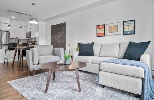 Southwest Calgary Apartment | "The Monopoly" UG Parking | Mins to Saddledome