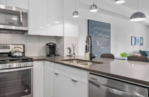 Southwest Calgary Apartment | "The Monopoly" UG Parking | Mins to Saddledome