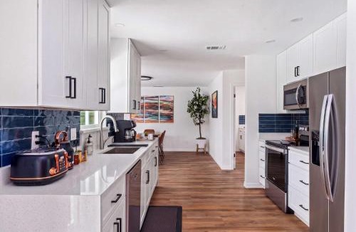 Gainesville House | The Monterey - Private Pool , Grill , 4 King Beds