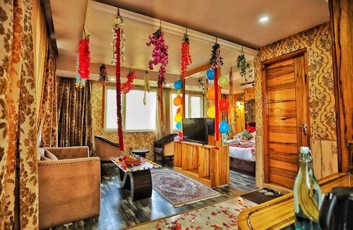 Nishat-Shalimar Hotel | The Montreal Srinagar (A Unit of Montreal Group)