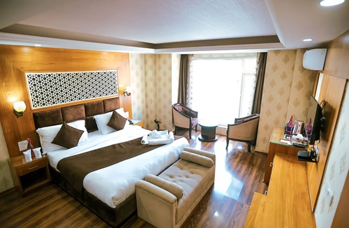 Nishat-Shalimar Hotel | The Montreal Srinagar (A Unit of Montreal Group)