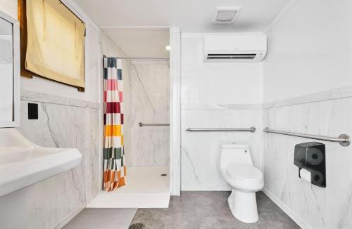 Williams Other | The Moon Hotel