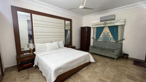 Clifton House | The Moon Palace