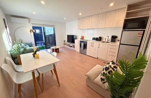 Christchurch City Centre Villa | The Moorhouse Residence | Cozy & Central