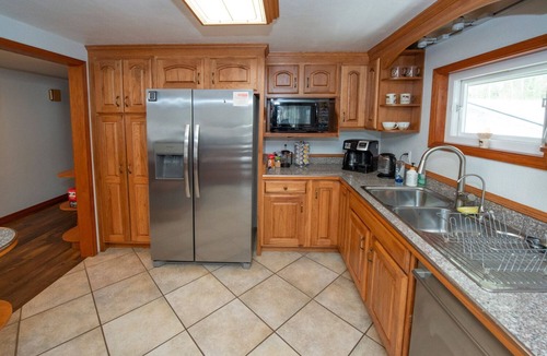 Huffman - O' Malley Cabin | The Moose Pad, Rustic Luxury, Spacious & serene, 4bed, Sleeps 12, Spa + hot tub
