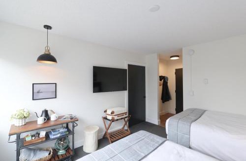 Homer Hotel | The Moosetide Hotel