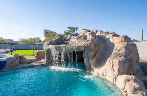 Waltann House | The Most Epic AZ Backyard Experience | Sleeps 20