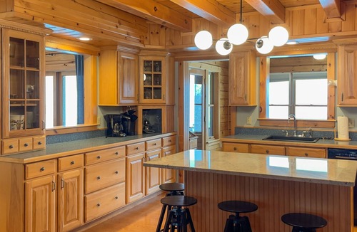 Hartwick Cabin | The MOST private, beautiful Log Home for up to 12 guests. 10 min to Dreams Park