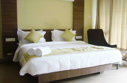 Pirmed Hotel | The Mountain Courtyard Thekady