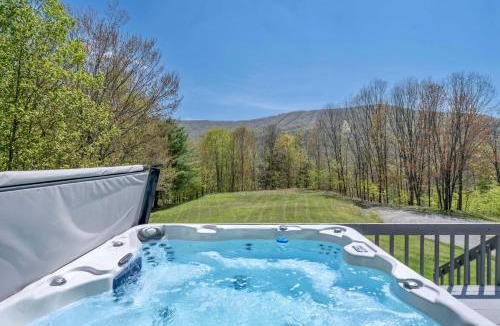 Windham House | 'The Mountain House:' Windham Retreat w/Hot Tub!