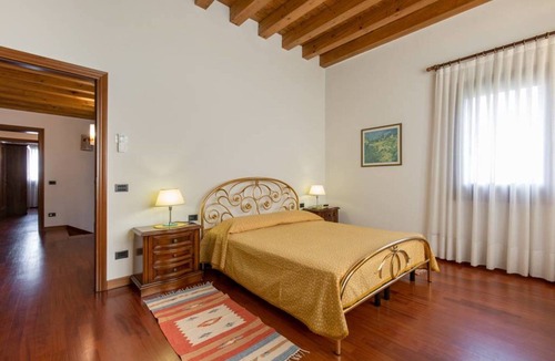 Castegnero Apartment | The Mulberries three bedroom and two bathroom apartment