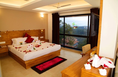 Chithirapuram Hotel | The Munnar Queen
