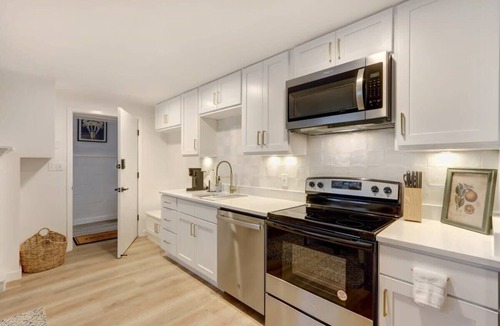 Historic District - North Apartment | The Murph @ Chippewa Square | Modern Decor