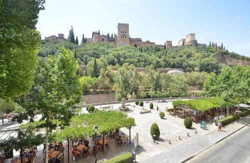 San Pedro Apartment | The Nasrid - Apartamento con balcón frente a la Alhambra - Vistas desde la cama