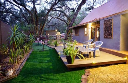 Hernando House | The Nature House a Secluded Canal front Cabin