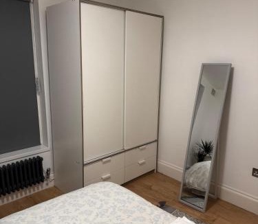 Addiscombe Apartment | The Nest - 2 Minutes walk to East Croydon Station