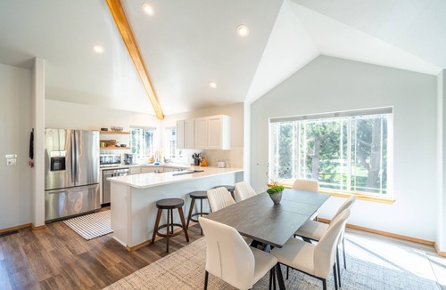 Redmond House | The Nest at Eagle Crest Resort | Hot Tub | Golf