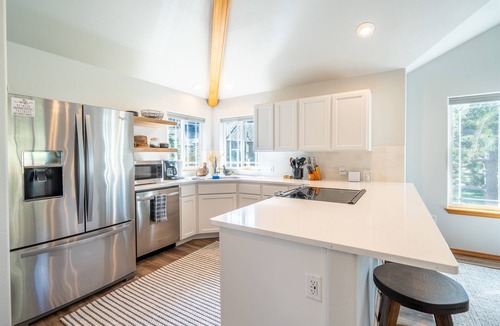 Redmond House | The Nest at Eagle Crest Resort | Hot Tub | Golf