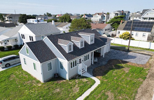A-Zone House | The Nest: Charming 3-bedroom house in Brigantine~Steps to Beach!