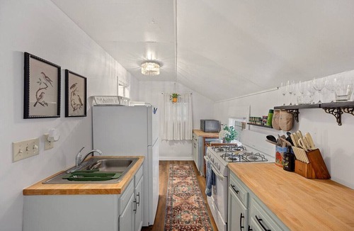 Roselawn Finance Apartment | The Nest - Spacious 1BR Getaway in Pleasant Ridge