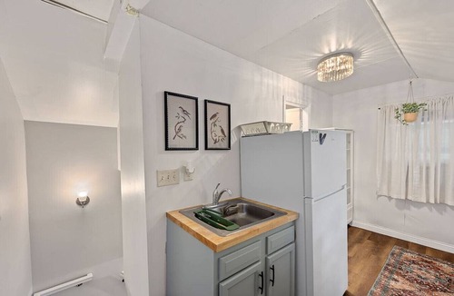 Roselawn Finance Apartment | The Nest - Spacious 1BR Getaway in Pleasant Ridge