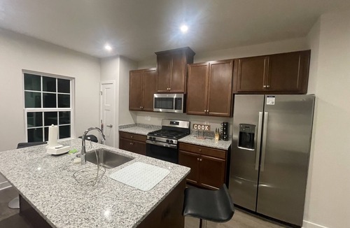 Rio House | The newly built townhouse 5 min away from the airport and a mile from stores