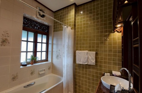 Lampang Bed & Breakfast | The Niceprirom Lace House