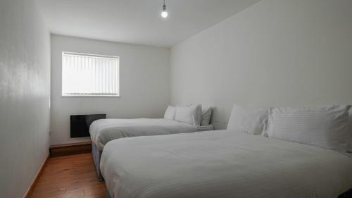 Old Trafford Apartment | The No 10