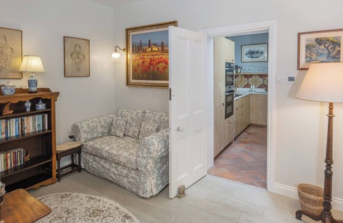 Winterbourne Earls Cottage | The Nook at Henge Estate