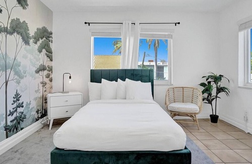 North Beach Apartment | The Nook Hollywood, short walk from the beach, with pool and Free Parking!