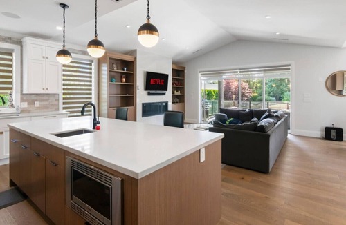 Abbotsford House | The Nox | Pool | Luxe Home | Poker | Fire Pit