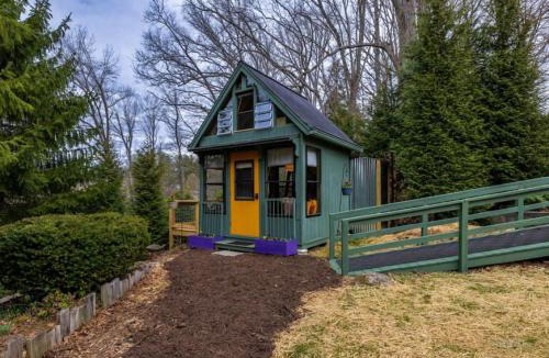 Canton Apartment | The Nuthatch Cabin - Asheville Tiny Home near the Smokie Mountains!