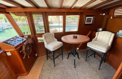 Aberdeen Boat Rental | The Oak & Anchor - Hong Kong Houseboat