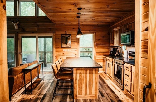 Rockbridge Cabin | `The Oak`: Hot Tub, Private Trail, Firepit, Swing.