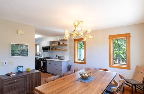 Lyle House | The Oaks - Private Disc Golf Course, Escape to Paradise in The Oaks, Hot Tub, Gorgeous Seclusion