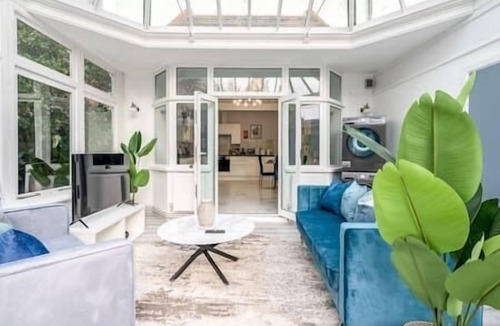 Harrow Apartment | The Oasis