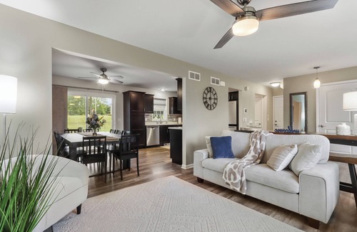 Delavan House | The Oasis, New! 7 beds on 1/2 acre near Lake Geneva