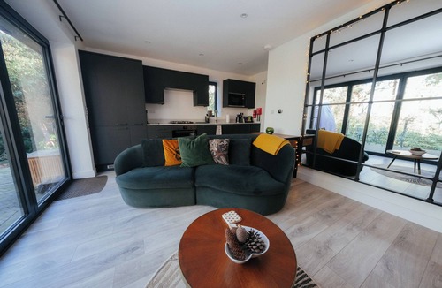 Westcott Cottage | THE OBSERVATORY ANNEXE, pet friendly, with a garden in Dorking