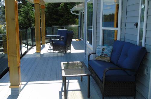 Coal Harbour Hotel | The Oceanfront Inn on Stephens Bay